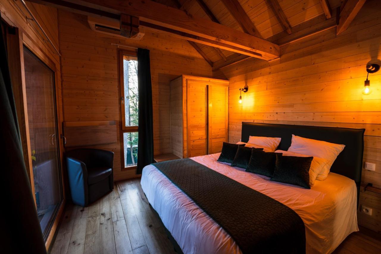 Charmante Cabane Dans Les Arbres Avec Jacuzzi Et Sauna Boismorand Exterior foto