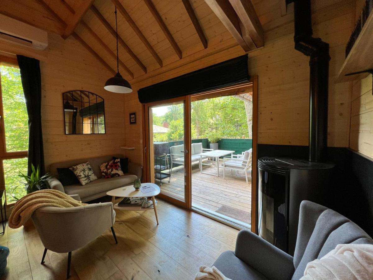 Charmante Cabane Dans Les Arbres Avec Jacuzzi Et Sauna Boismorand Exterior foto