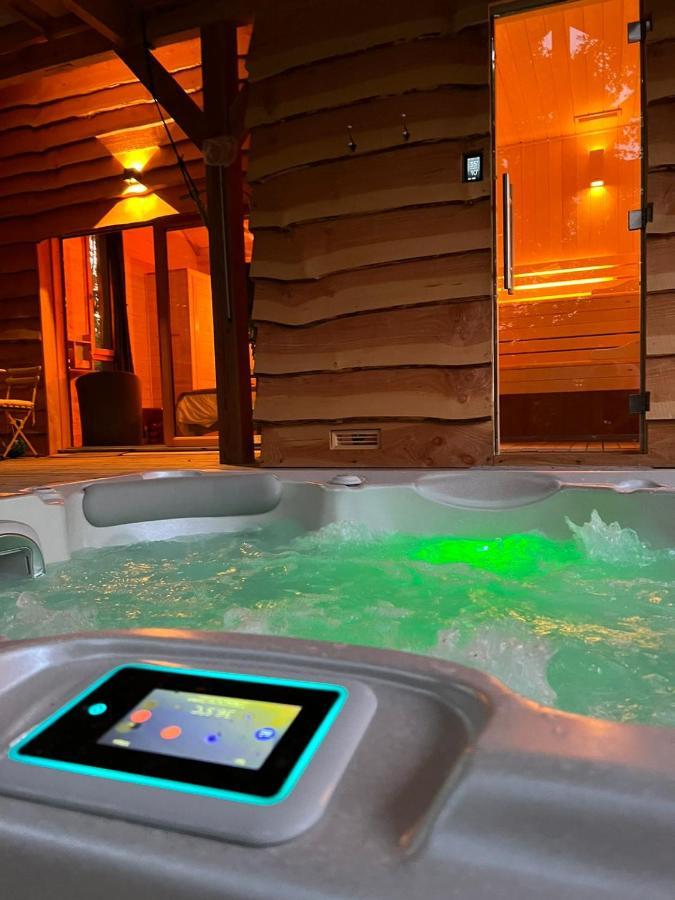 Charmante Cabane Dans Les Arbres Avec Jacuzzi Et Sauna Boismorand Exterior foto